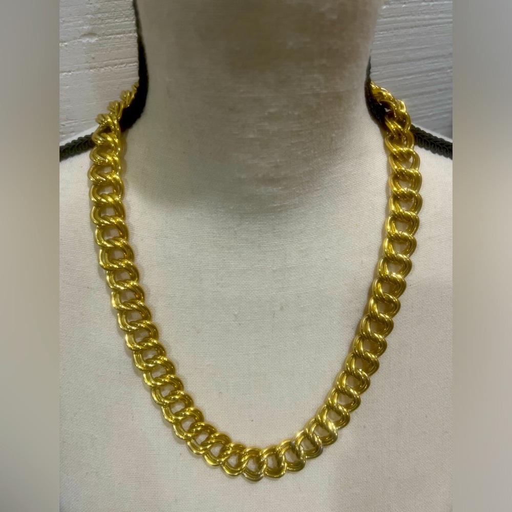 Chunky gold necklace